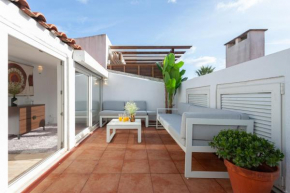 Liberty Penthouse Three-Bedroom Apartment - by LU Holidays